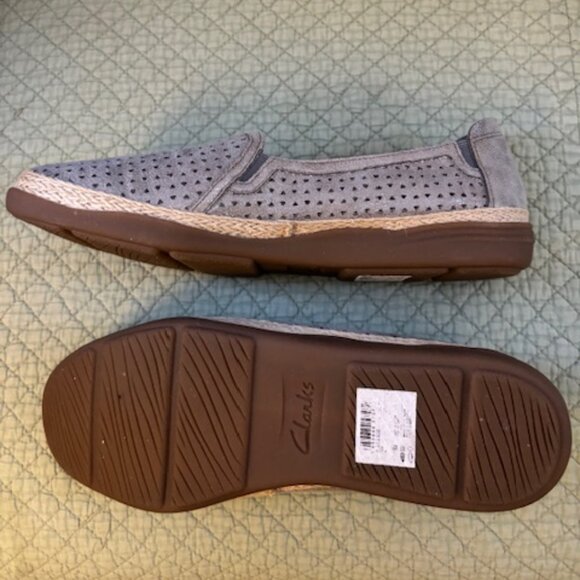 Clark's silver slip-ons size 9.5 - Picture 2 of 3